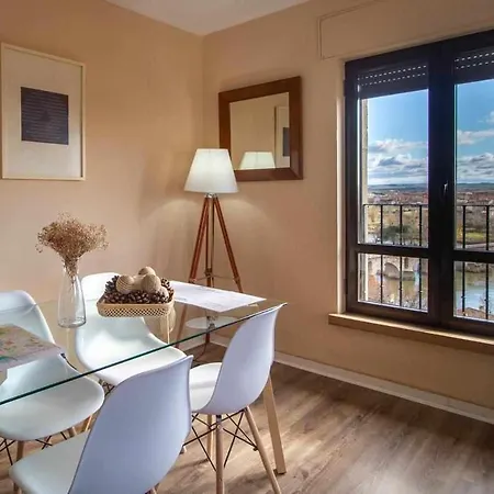El Puente Apartment *